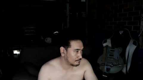 Snapshot of buzzzzzzz01 chatting on December 13, 7:53 pm buzzzzzzz01 online show from December 13, 7:53 pm