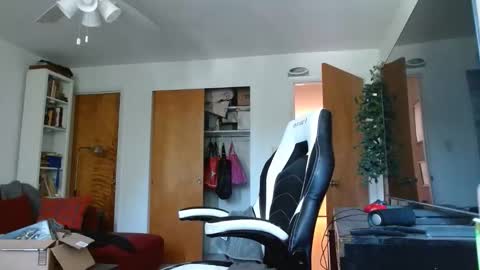 bwall1425 online show from April 17, 7:06 pm