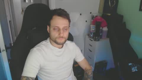 Snapshot of bwc5000 chatting on December 6, 11:00 am bwc5000 online show from December 6, 11:00 am