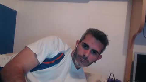 Snapshot of c0llinfarrell chatting on December 8, 7:26 am Collin Farrel online show from December 8, 7:26 am