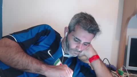 Snapshot of c0llinfarrell chatting on December 9, 7:39 am Collin Farrel online show from December 9, 7:39 am