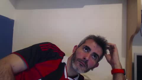 Snapshot of c0llinfarrell chatting on December 12, 11:40 am Collin Farrel online show from December 12, 11:40 am