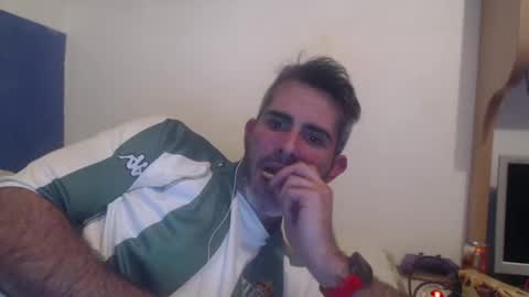 Snapshot of c0llinfarrell chatting on December 28, 12:57 am Collin Farrel online show from December 28, 12:57 am