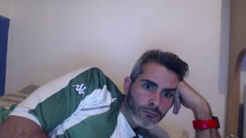 Snapshot of c0llinfarrell chatting on December 28, 6:29 pm Collin Farrel online show from December 28, 6:29 pm