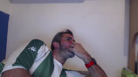 Snapshot of c0llinfarrell chatting on December 29, 12:30 am Collin Farrel online show from December 29, 12:30 am