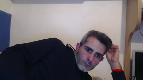 Snapshot of c0llinfarrell chatting on December 31, 10:01 pm Collin Farrel online show from December 31, 10:01 pm