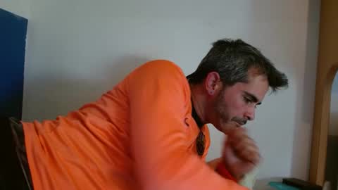 Snapshot of c0llinfarrell chatting on February 2, 9:51 am Collin Farrel online show from February 2, 9:51 am