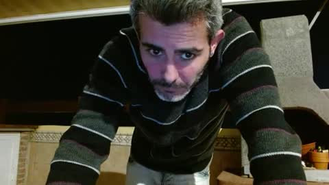 Snapshot of c0llinfarrell chatting on February 6, 6:35 pm Collin Farrel online show from February 6, 6:35 pm