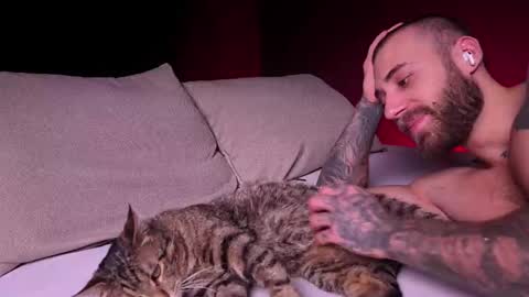 Snapshot of c_o_n_q_u_e_r chatting on February 14, 7:17 am CQ online show from February 14, 7:17 am