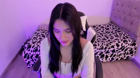 caelisse_cb online show from November 4, 1:10 pm