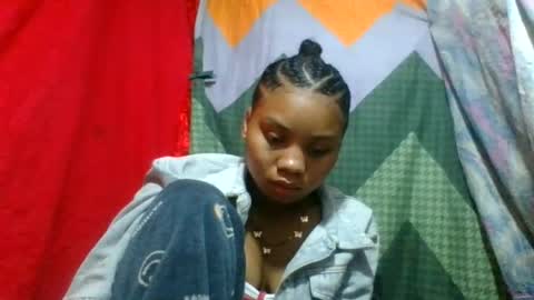 Snapshot of caella98 chatting on June 30, 1:17 am caella98 online show from June 30, 1:17 am