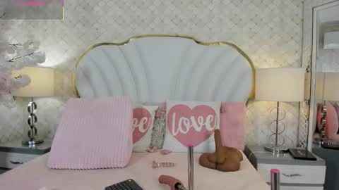 Cahitlin  online show from January 8, 7:10 am