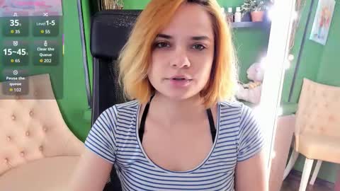 Snapshot of caitlin_crazy chatting on November 11, 8:36 am Gina online show from November 11, 8:36 am