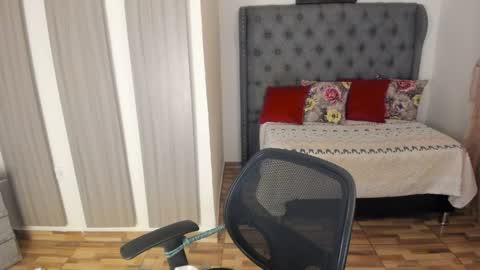 caitlingomez0 online show from March 30, 11:44 am