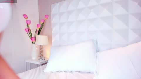 Snapshot of caitlyncouper chatting on February 8, 8:10 pm Caitlyn online show from February 8, 8:10 pm