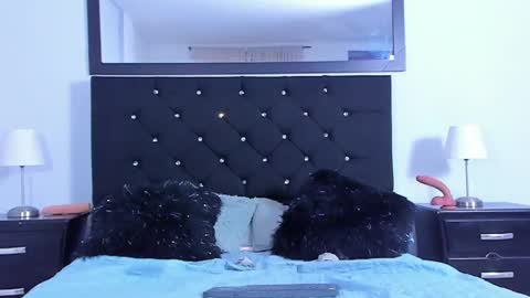 Snapshot of caitlynwheler chatting on December 6, 2:13 am caitlynwheler online show from December 6, 2:13 am