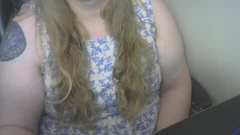 Snapshot of calcavorix chatting on June 12, 12:42 am Calie online show from June 12, 12:42 am