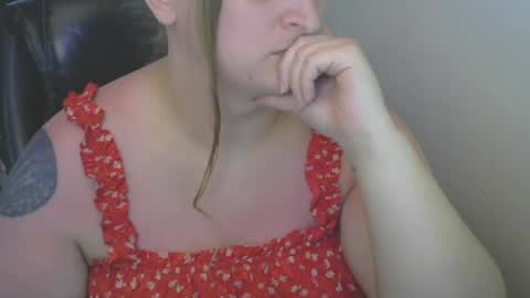 Snapshot of calcavorix chatting on June 16, 12:02 am Calie online show from June 16, 12:02 am