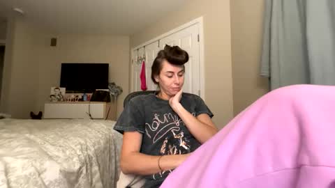 Snapshot of calicambri chatting on October 13, 9:15 pm The Cali Cambri online show from October 13, 9:15 pm