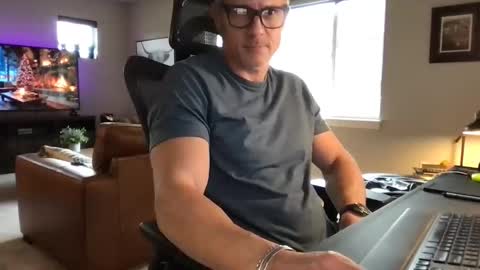 Snapshot of calirsedmo chatting on December 19, 7:32 pm calirsedmo online show from December 19, 7:32 pm