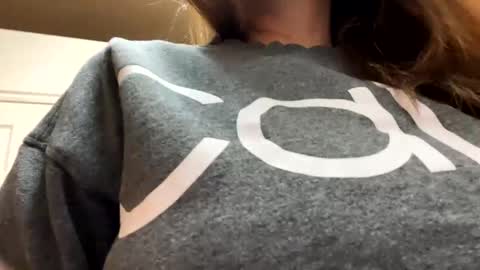 Snapshot of calishop1 chatting on December 4, 1:36 am calishop1 online show from December 4, 1:36 am