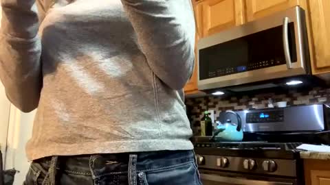 Snapshot of calishop1 chatting on December 8, 12:51 am calishop1 online show from December 8, 12:51 am