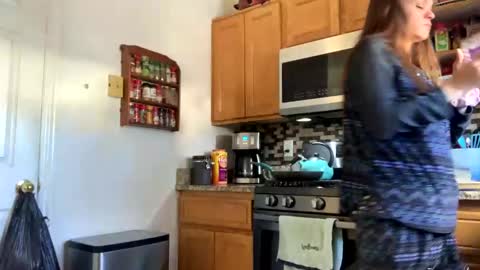 Snapshot of calishop1 chatting on December 15, 5:10 pm calishop1 online show from December 15, 5:10 pm