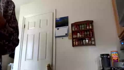 Snapshot of calishop1 chatting on October 27, 3:38 pm calishop1 online show from October 27, 3:38 pm