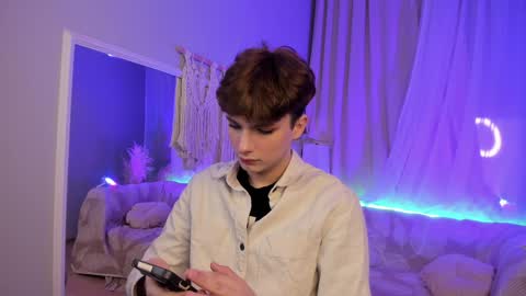 Snapshot of call__me_leo chatting on December 14, 7:40 am Call me Leo online show from December 14, 7:40 am