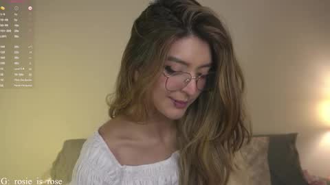 Snapshot of call_me_rosie chatting on November 17, 11:54 pm online show from November 17, 11:54 pm