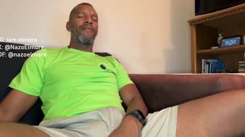 Snapshot of callmeelmore chatting on July 21, 3:20 am My name is Robert Dont be shysay hi I love to chat. For requests or dirty talk please use tips online show from July 21, 3:20 am