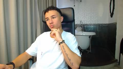 Snapshot of callumpike chatting on November 7, 9:53 am CallumPike online show from November 7, 9:53 am