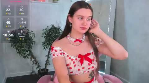 Snapshot of calm_sign chatting on June 26, 12:37 am Renesmy online show from June 26, 12:37 am