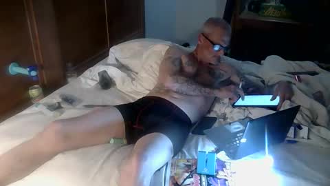 calredding75 online show from November 18, 7:46 am