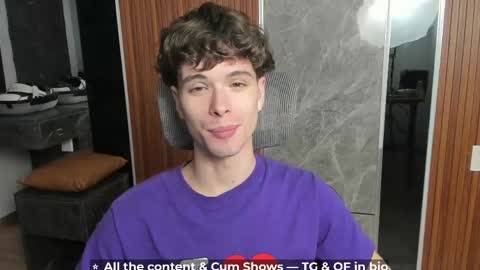 Hey I am Calvin  online show from June 3, 5:18 pm
