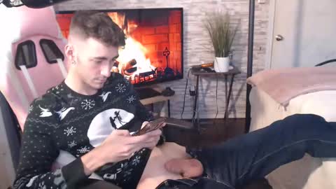 Snapshot of calvin_tanner chatting on December 21, 8:32 pm calvin_tanner online show from December 21, 8:32 pm