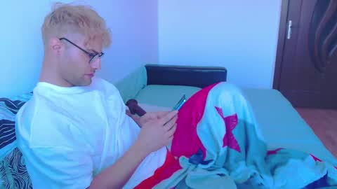 Snapshot of calvinjohnlad chatting on January 20, 6:31 am Calvinjohnlad online show from January 20, 6:31 am