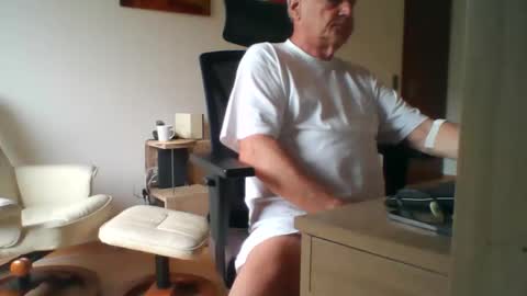 Snapshot of camcologne chatting on November 19, 11:10 am camcologne online show from November 19, 11:10 am