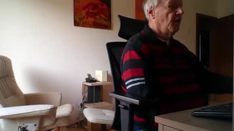 Snapshot of camcologne chatting on December 16, 10:31 am camcologne online show from December 16, 10:31 am