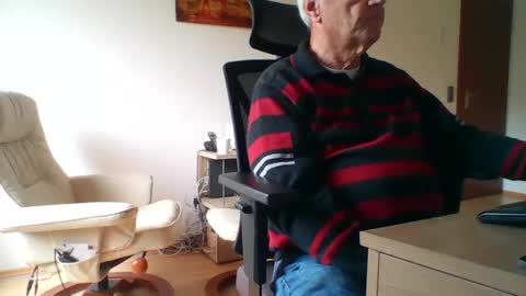 Snapshot of camcologne chatting on December 17, 9:48 am camcologne online show from December 17, 9:48 am