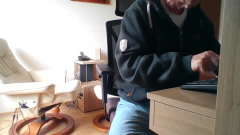 camcologne online show from March 25, 9:04 am