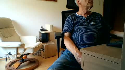 Snapshot of camcologne chatting on June 27, 10:20 am camcologne online show from June 27, 10:20 am