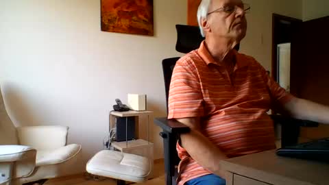 Snapshot of camcologne chatting on July 10, 10:40 am camcologne online show from July 10, 10:40 am