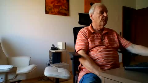 Snapshot of camcologne chatting on July 14, 8:41 am camcologne online show from July 14, 8:41 am