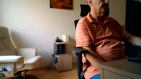 Snapshot of camcologne chatting on July 17, 8:10 am camcologne online show from July 17, 8:10 am