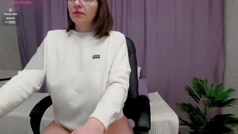Snapshot of camelia_lillie chatting on March 2, 3:13 am camelia_lillie online show from March 2, 3:13 am