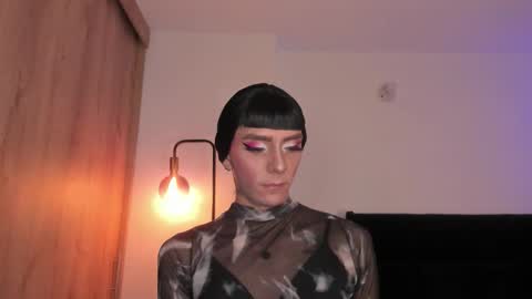 Snapshot of cameron_lyra chatting on December 15, 2:16 am Cameron online show from December 15, 2:16 am