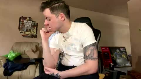 Snapshot of camerondt chatting on May 6, 7:52 pm camerondt online show from May 6, 7:52 pm