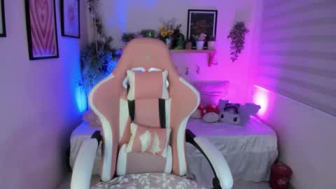 Snapshot of camiilaatorres chatting on December 16, 2:38 am camila online show from December 16, 2:38 am