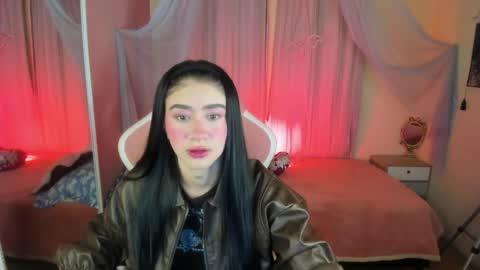 Snapshot of camiilaatorres chatting on December 21, 2:41 am camila online show from December 21, 2:41 am